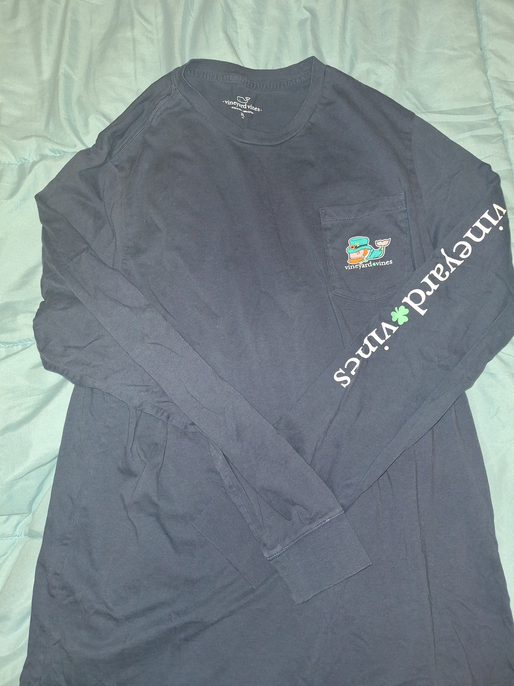 Like New Boys Vineyard Vines Men's Long Sleeve Pocket Tee - Navy.  Size XL